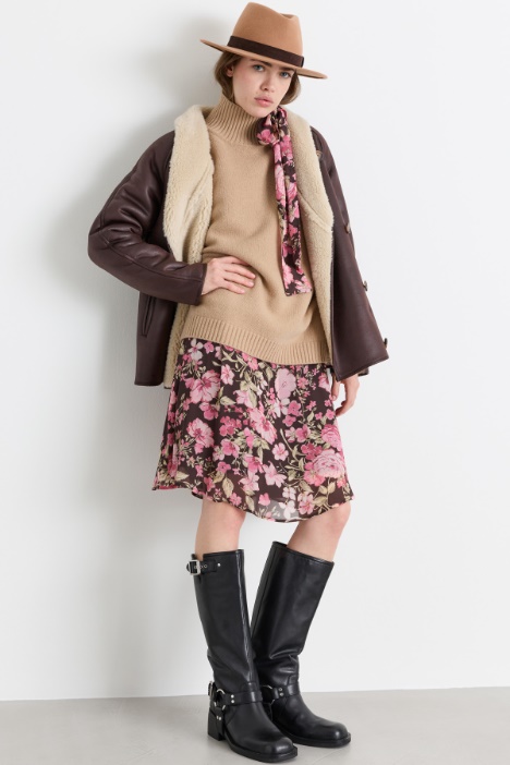 Oversize-Pullover mit Trichterkragen - Intrend