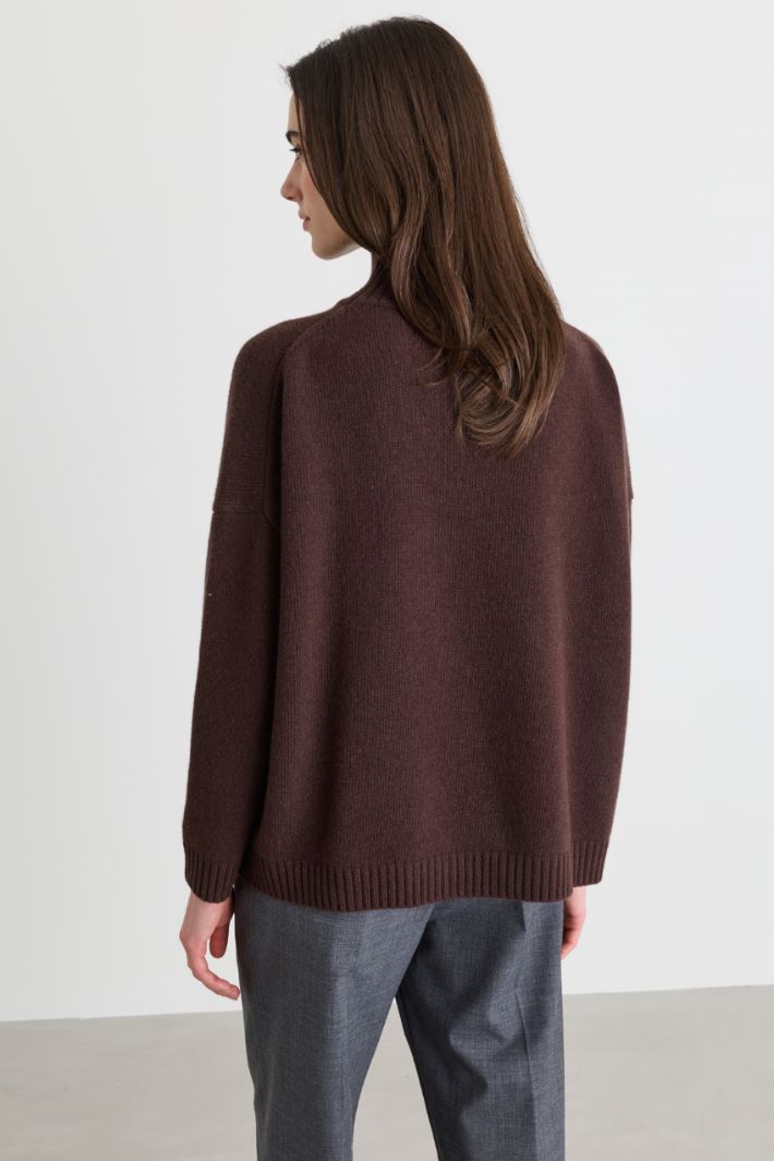 Oversized funnel-neck jumper - BROWN - Intrend - 4