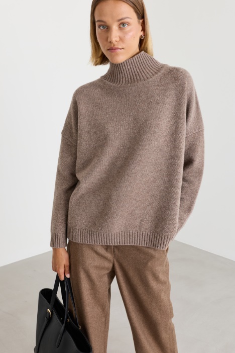 Oversized funnel-neck jumper - Intrend