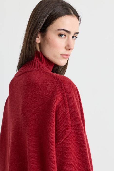 Maglia oversize in lana con collo a cratere