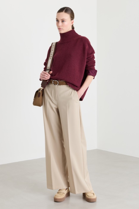 Oversize-Pullover mit Trichterkragen - Intrend