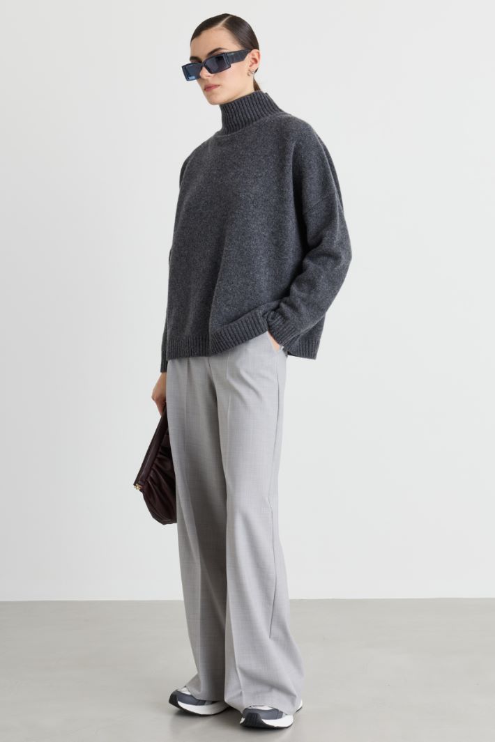 Oversize-Pullover mit Trichterkragen - GRAU - Intrend