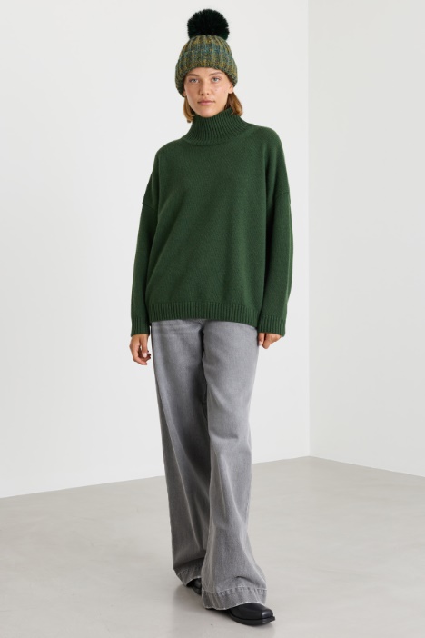 Oversize-Pullover mit Trichterkragen - Intrend