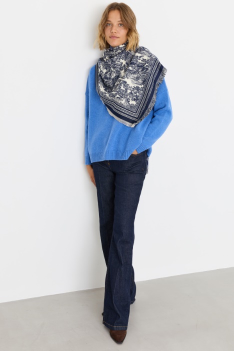 Oversize-Pullover mit Trichterkragen - Intrend