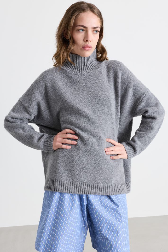 Oversize-Pullover mit Trichterkragen - GRAU - Intrend - 2