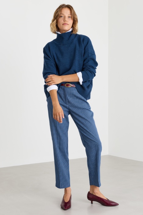 Oversize-Pullover mit Trichterkragen - Intrend