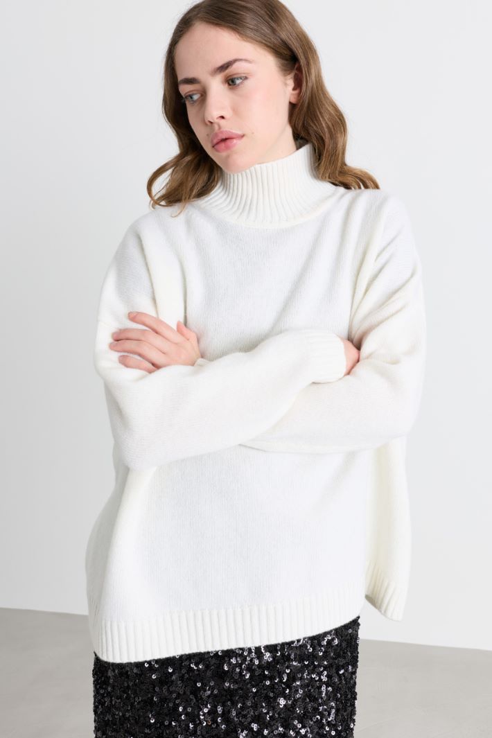 Oversized funnel-neck jumper - WHITE - Intrend - 2
