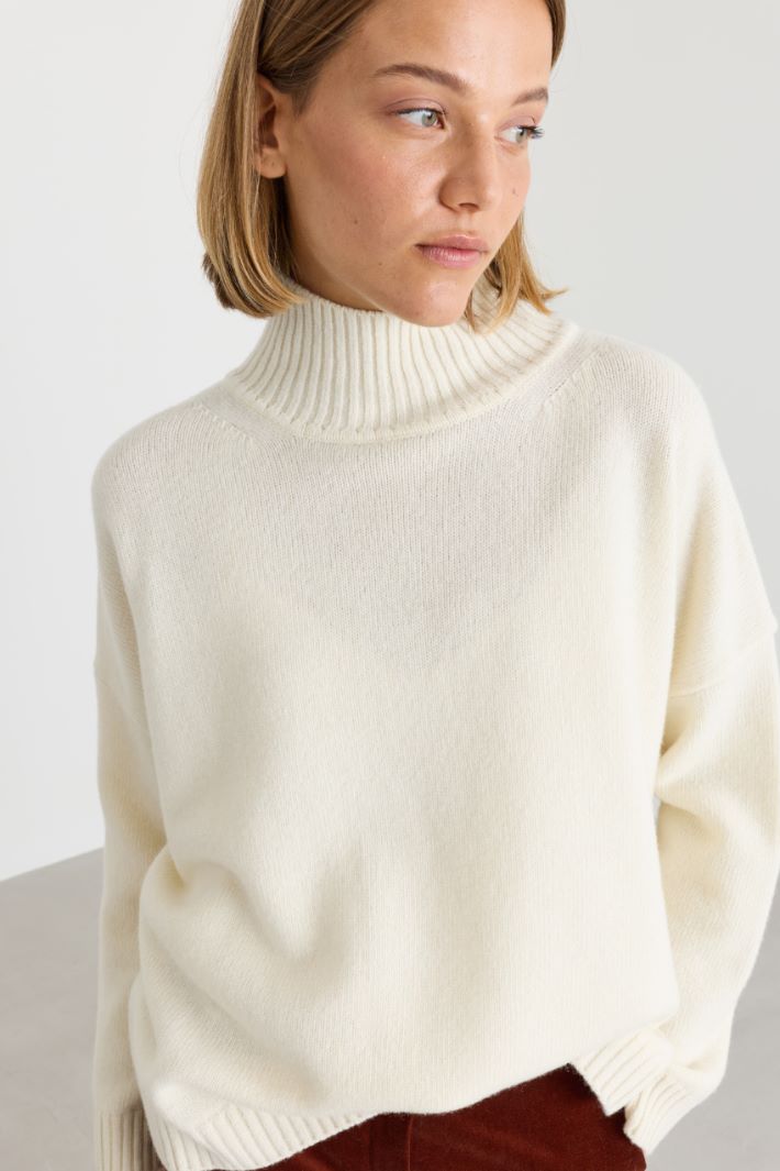 Oversize-Pullover mit Trichterkragen - WEISS - Intrend - 3