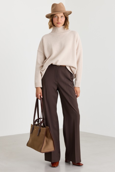 Oversize-Pullover mit Trichterkragen - Intrend