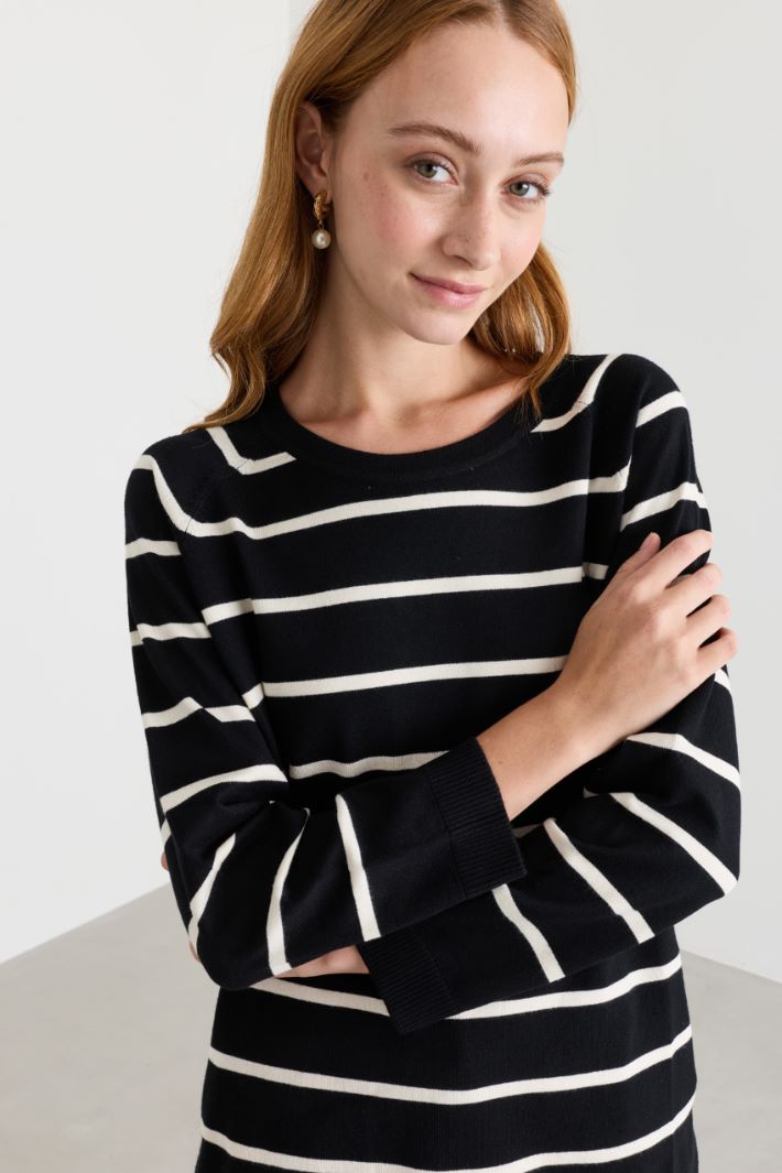 Maglia con manica raglan - NERO BIANCO - Intrend - 3