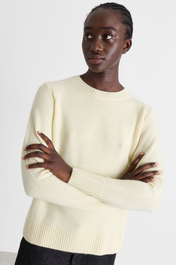 Maglia con profili a coste - BEIGE - Intrend - 3