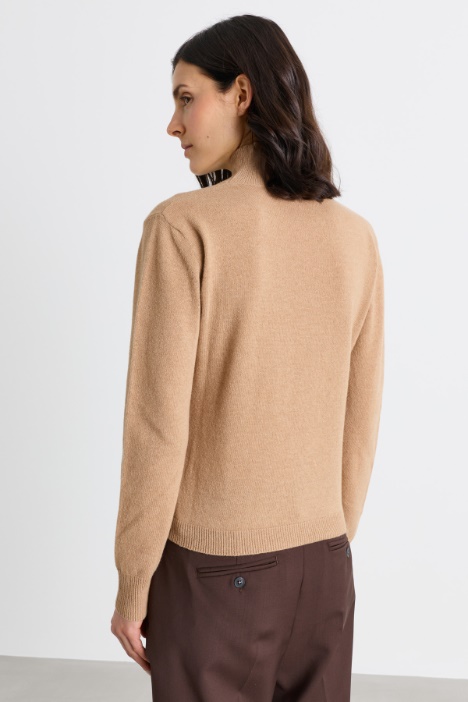 Maglia con collo alto