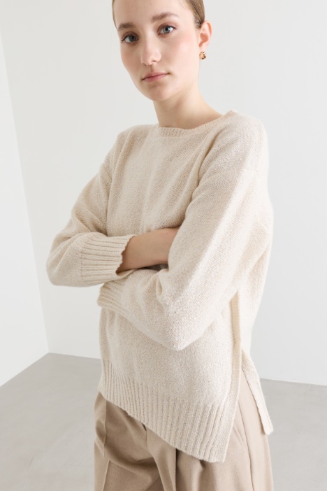 Maglia in lana con spacchi