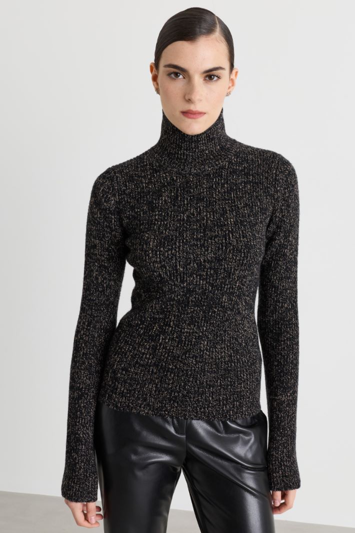 Figurbetonter Rollkragenpullover aus Mouliné - SCHWARZ BEIGE - Intrend - 2