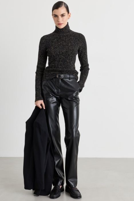 Figurbetonter Rollkragenpullover aus Mouliné - Intrend