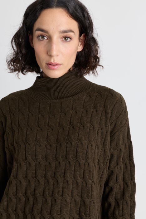 Maglia in lana e cashmere a trecce