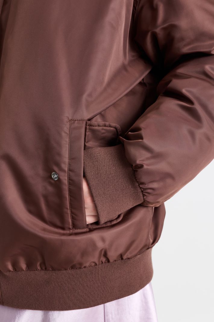 Cropped padded bomber jacket - BROWN - Intrend - 3