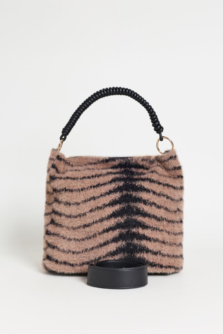 Bag with a Contrasting Panel - BROWN BLACK - Intrend - 3