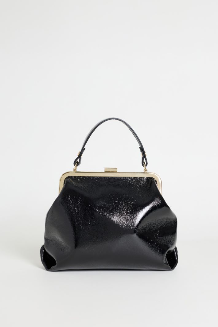 Structured patent bag - BLACK GOLD - Intrend