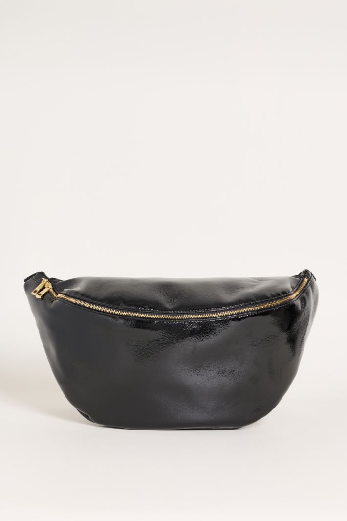 Borsa a tracolla in vernice - NERO - Intrend