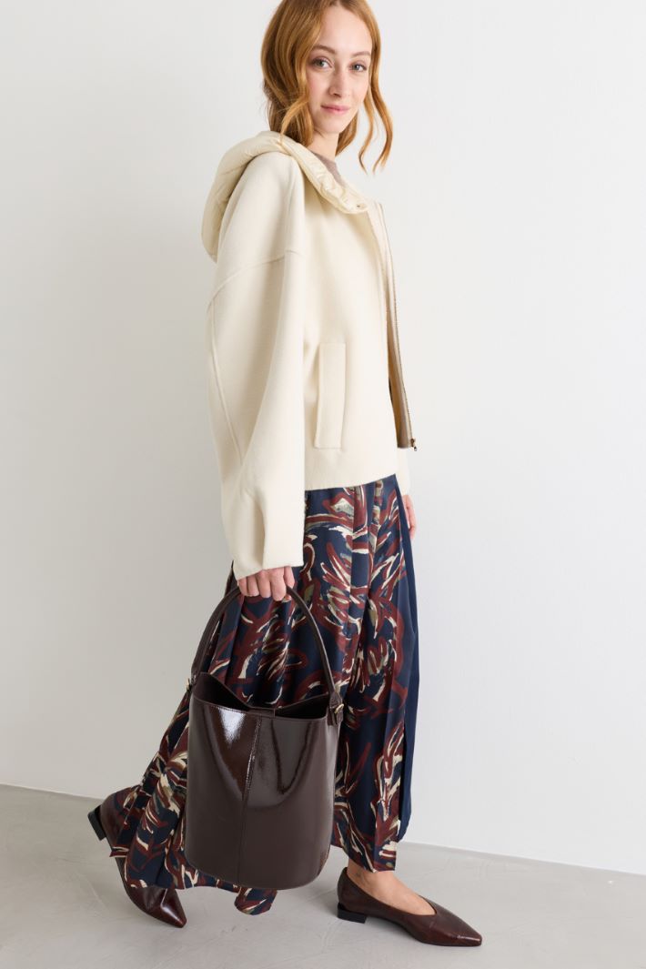 Patent Leather Bucket Bag - BROWN - Intrend - 5