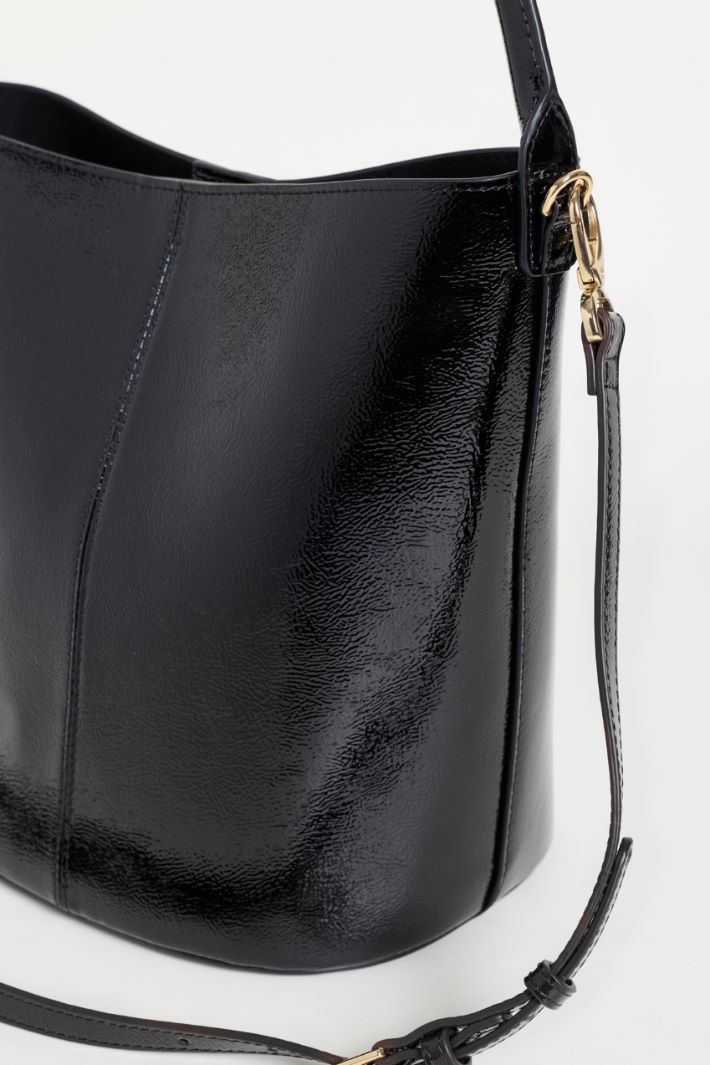 Patent Leather Bucket Bag - BLACK - Intrend - 4