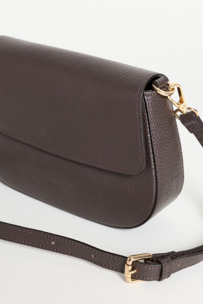 Tumbled leather shoulder bag - BROWN - Intrend - 4