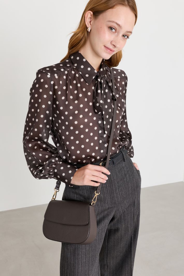 Tumbled leather shoulder bag - BROWN - Intrend - 5