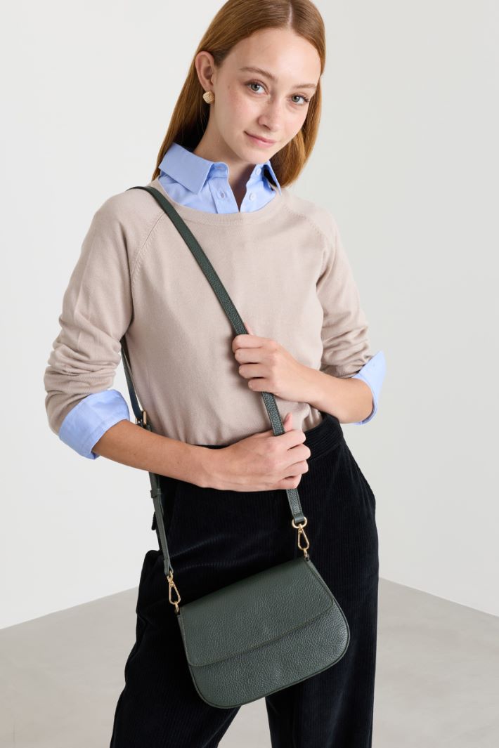 Tumbled leather shoulder bag - GREEN - Intrend - 5