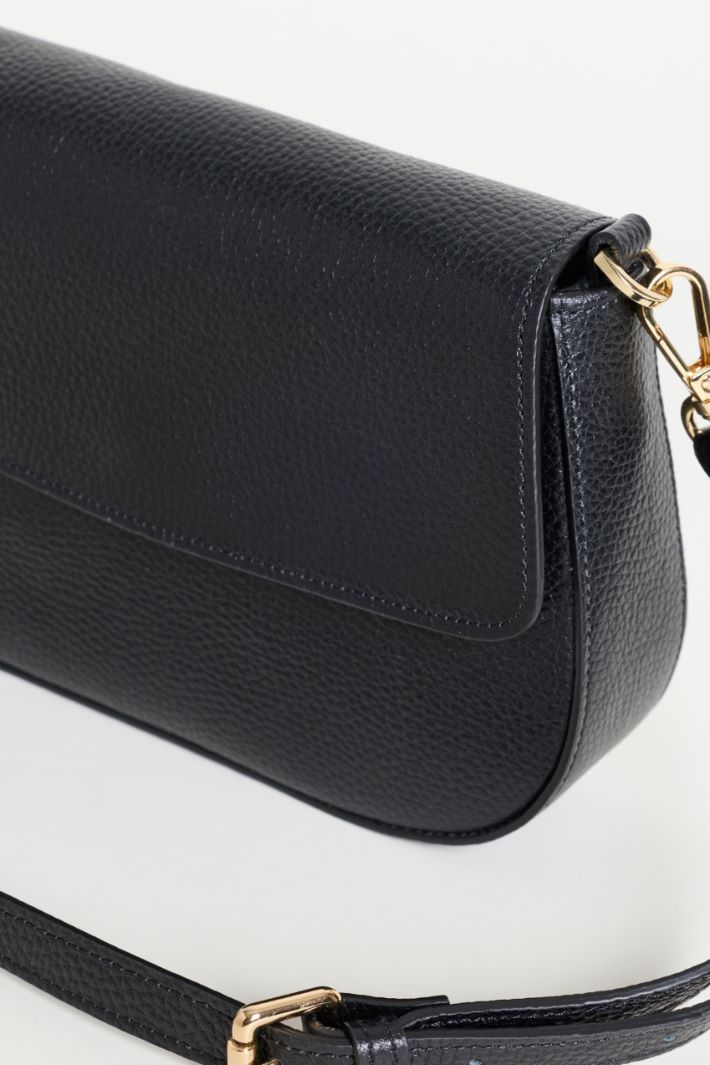 Tumbled leather shoulder bag - BLACK - Intrend - 4