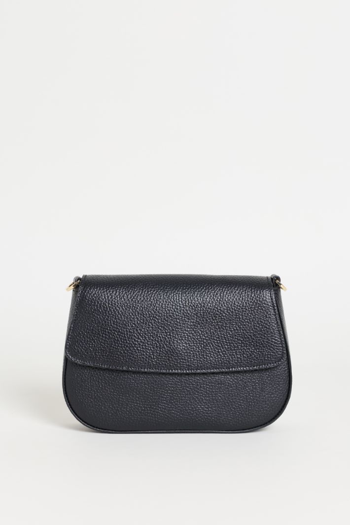 Tumbled leather shoulder bag - BLACK - Intrend