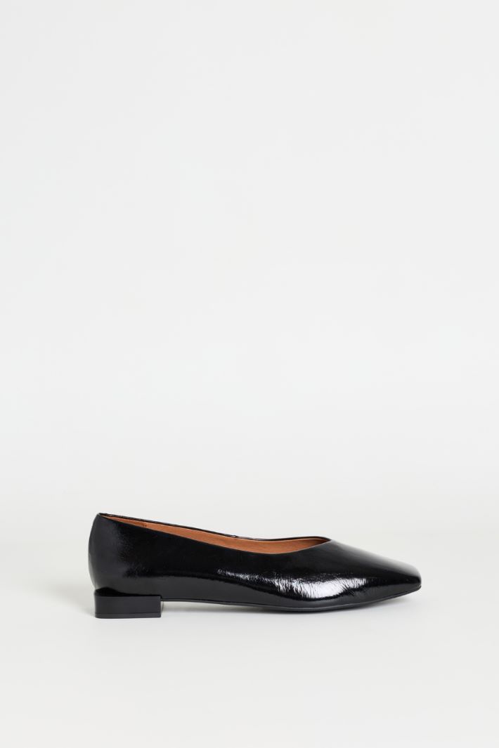 V-cut ballet flats - BLACK - Intrend