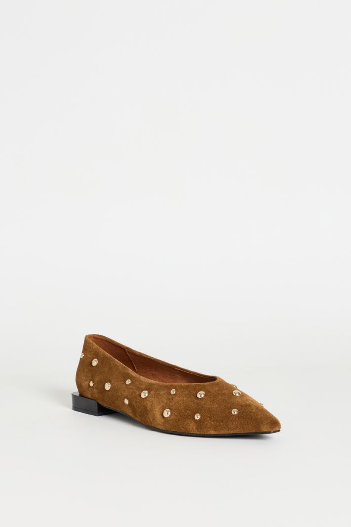 Ballerine in pelle scamosciata con borchie - MARRONE - Intrend - 2