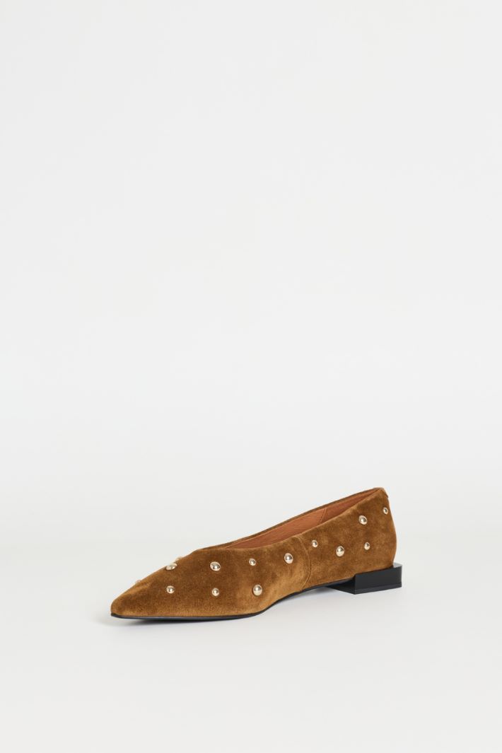 Ballerine in pelle scamosciata con borchie - MARRONE - Intrend - 3