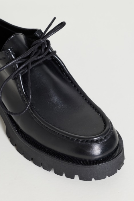 Stringate in pelle