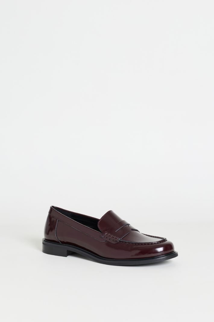 Brushed leather loafers - BORDEAUX - Intrend - 2