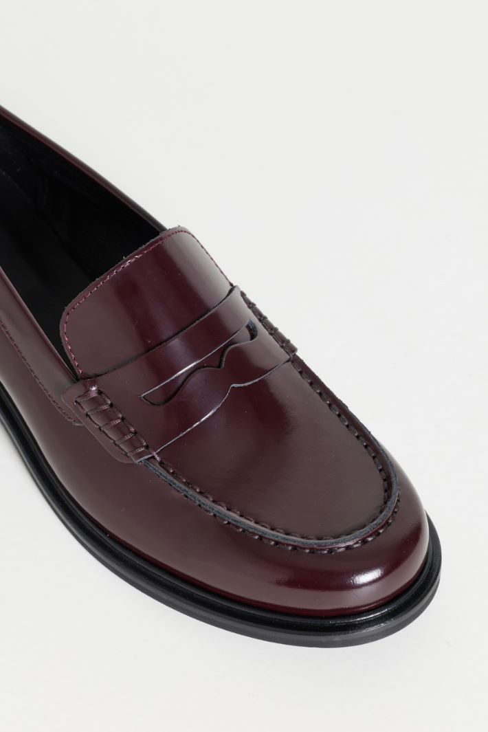 Brushed leather loafers - BORDEAUX - Intrend - 4