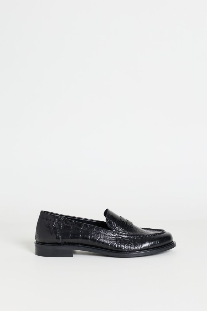 Croc-embossed leather loafers - BLACK - Intrend