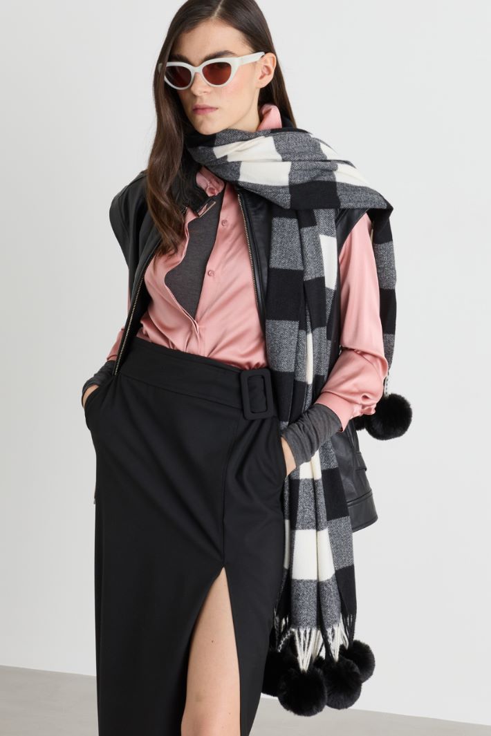 Pom-pom scarf - BLACK - Intrend
