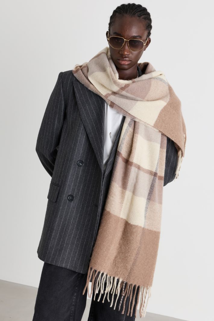 Long-Fringed Scarf - BEIGE - Intrend