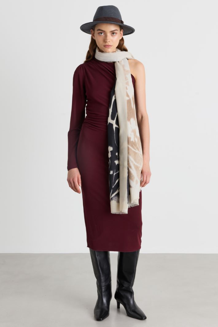 Ample étole en tissu léger - CHAMEAU NOIR - Intrend