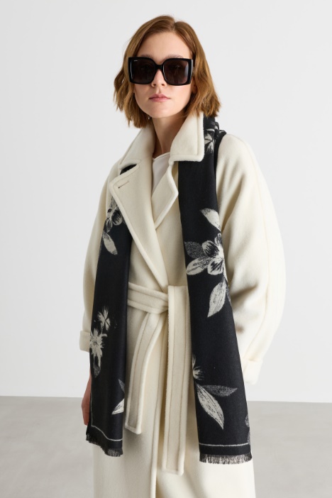 Estola con motivo floral - Intrend