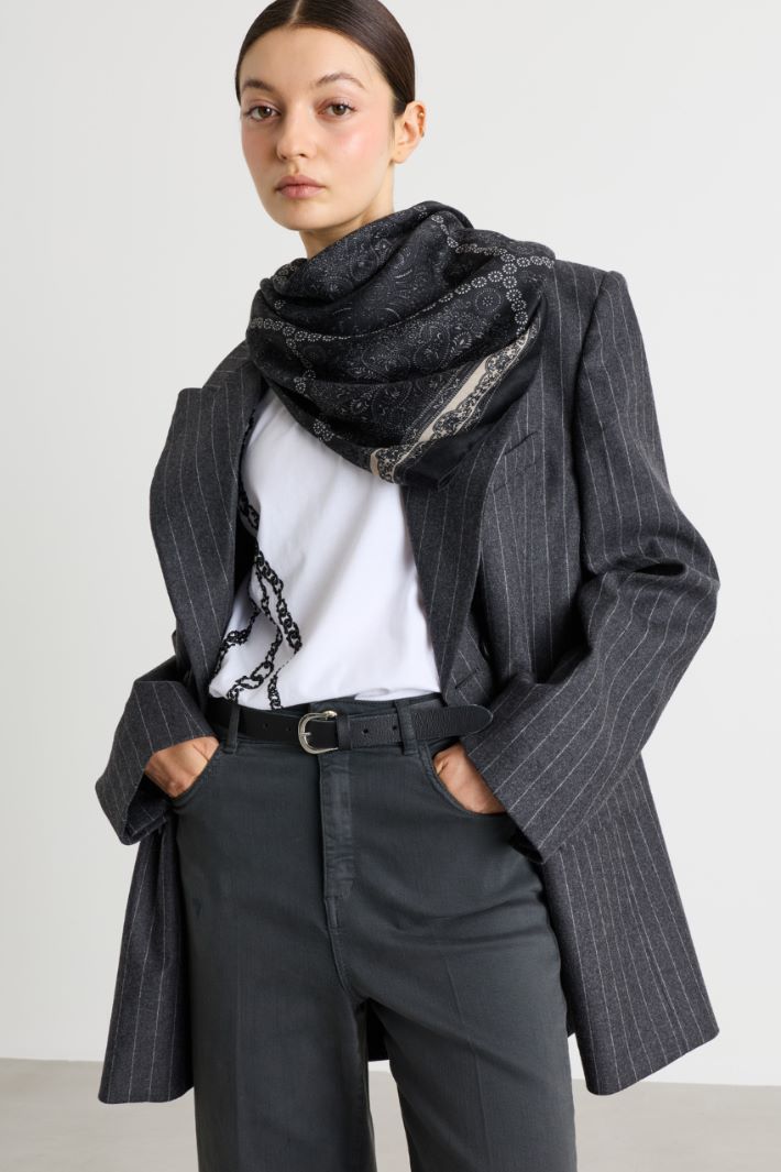 Stola con stampa - NERO BIANCO - Intrend