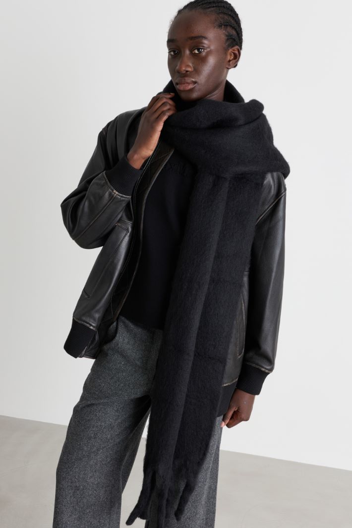 Sciarpa con maxi frange - NERO - Intrend