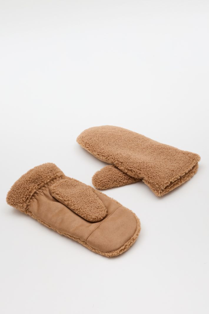 Bouclé mittens - CAMEL - Intrend