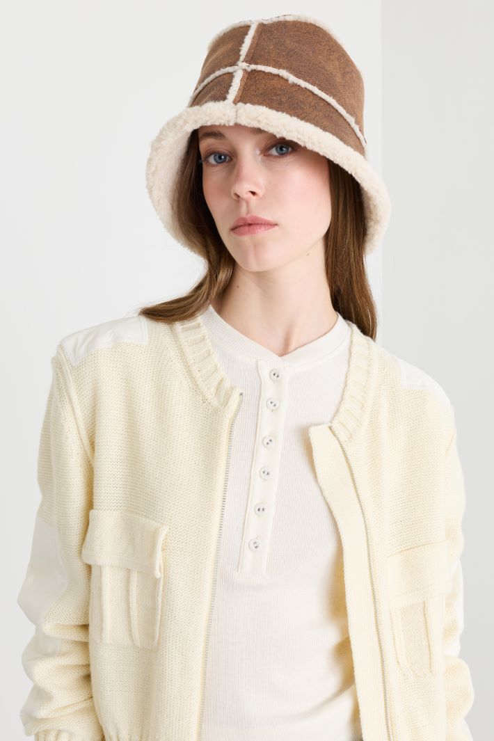 Velvet-effect bucket hat - BROWN - Intrend - 2