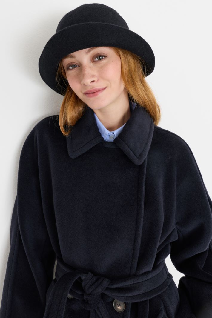 Cappello con falda ripiegata - NERO - Intrend