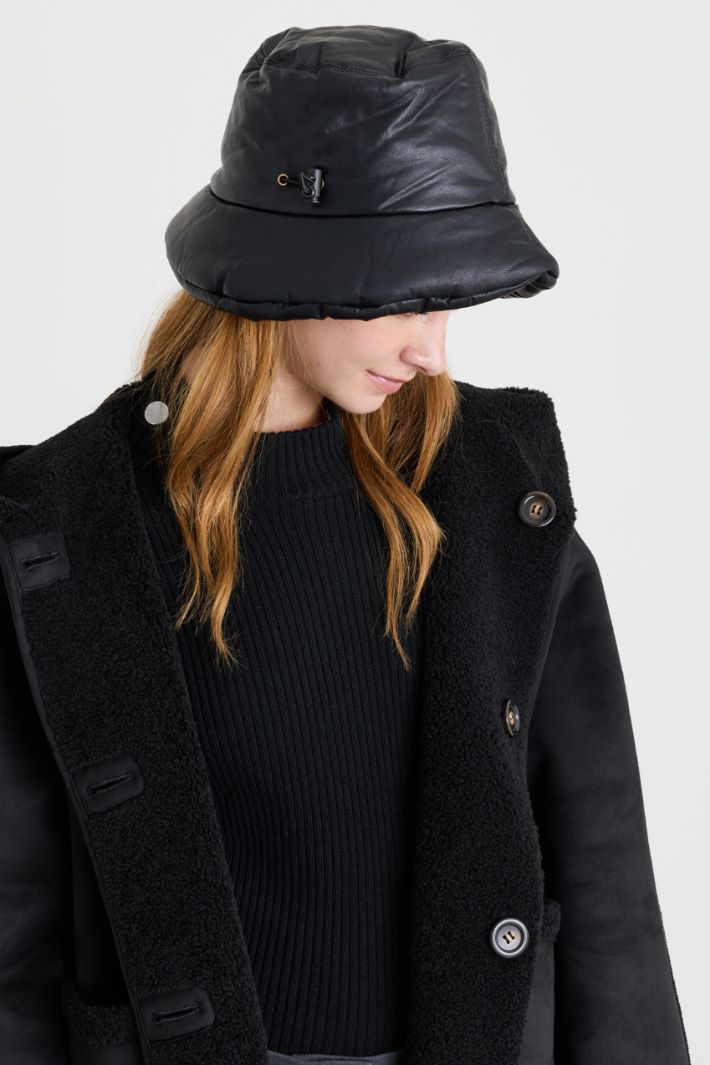 Cappello in tessuto spalmato - NERO - Intrend - 2