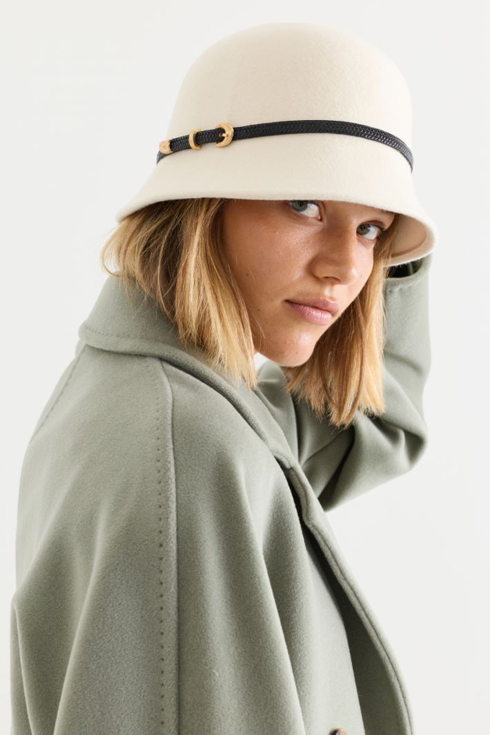 Wool Felt Cloche - WHITE BLACK - Intrend - 2