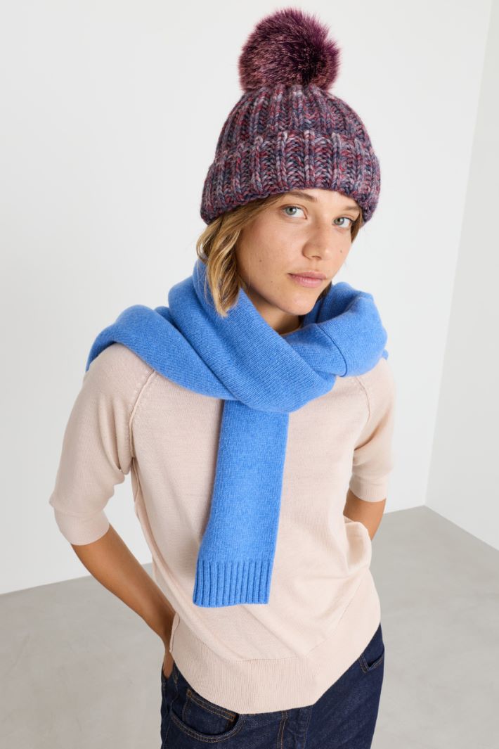 Gorro con maxipompón - BURDEOS - Intrend
